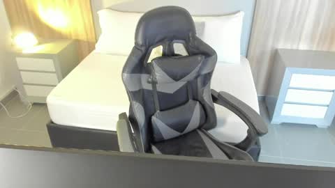 M A R Y L I N online show from 04/18/26, 07:58