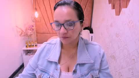 Snapshot of marylinmilf chatting on 09/17/25, 07:48 Marylin online show from 09/17/25, 07:48