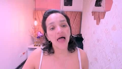 Snapshot of marylinmilf chatting on 09/19/25, 08:38 Marylin online show from 09/19/25, 08:38
