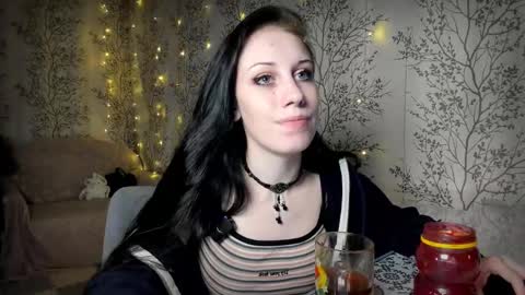 Snapshot of marylou_ chatting on 11/07/25, 11:54 Mary Lou online show from 11/07/25, 11:54