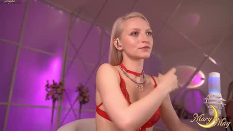 Snapshot of marylunamay chatting on 10/05/25, 03:38 Mary online show from 10/05/25, 03:38
