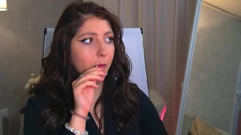 Mary Miller online show from 10/07/25, 09:39