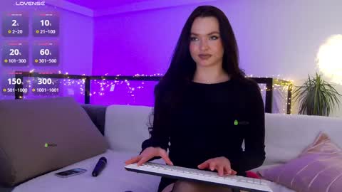 Snapshot of marypsiss chatting on 12/30/24, 03:57 Marina online show from 12/30/24, 03:57
