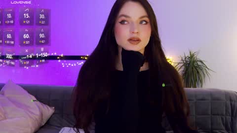 Snapshot of marypsiss chatting on 01/10/25, 03:58 Marina online show from 01/10/25, 03:58