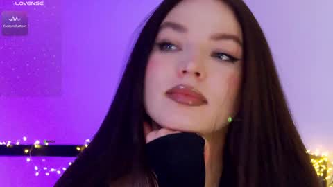 Snapshot of marypsiss chatting on 01/14/25, 04:29 Marina online show from 01/14/25, 04:29