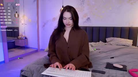 Snapshot of marypsiss chatting on 02/20/25, 08:58 Marina online show from 02/20/25, 08:58
