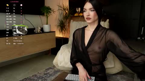 Snapshot of marypsiss chatting on 10/17/25, 09:56 Marina online show from 10/17/25, 09:56