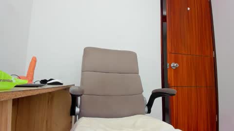 Snapshot of marysuz chatting on 12/01/25, 03:17 3 online show from 12/01/25, 03:17