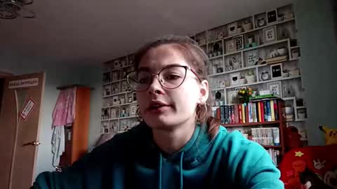 Kelly online show from 04/15/26, 06:09