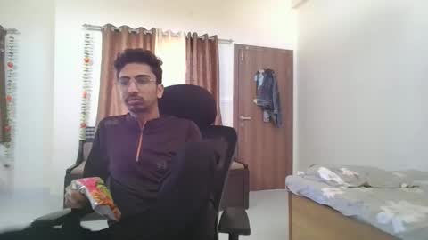 maskboyz2003 online show from 01/04/25, 08:28