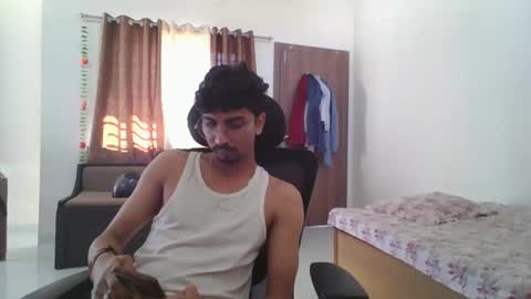 maskboyz2003 online show from 02/19/25, 04:34