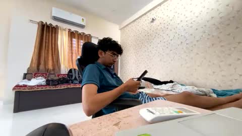 maskboyz2003 online show from 10/18/25, 05:43