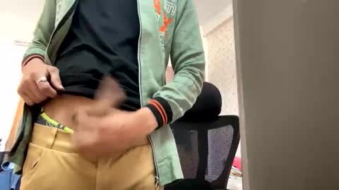 maskboyz2003 online show from 11/26/25, 04:13