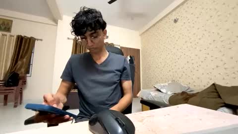 maskboyz2003 online show from 12/18/25, 06:03