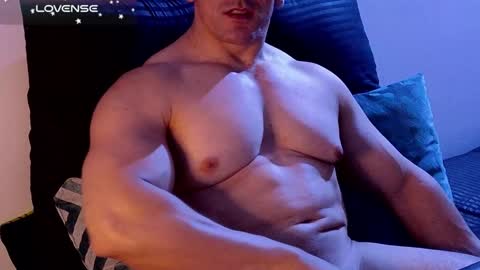 masked_bodybuilder online show from 12/14/24, 05:58