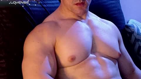 masked_bodybuilder online show from 12/21/24, 10:19