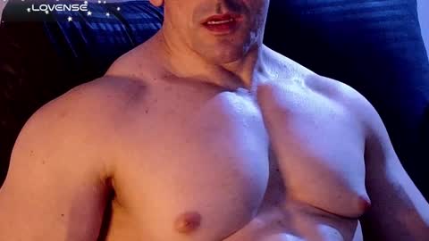 masked_bodybuilder online show from 12/22/24, 01:45