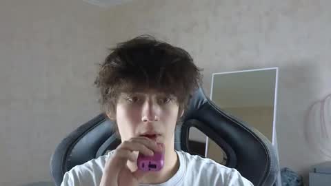 Snapshot of mason_jr chatting on 10/21/25, 07:14 mason_jr online show from 10/21/25, 07:14