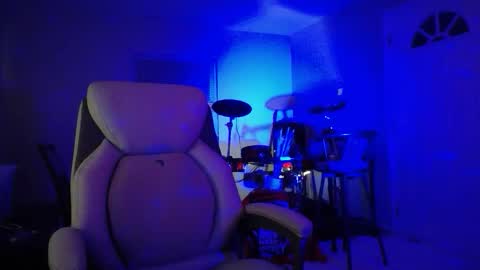 Snapshot of massageartist chatting on 11/11/25, 01:27 HappyZending online show from 11/11/25, 01:27