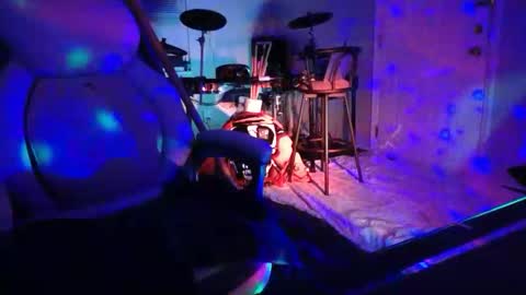 Snapshot of massageartist chatting on 11/13/25, 02:21 HappyZending online show from 11/13/25, 02:21