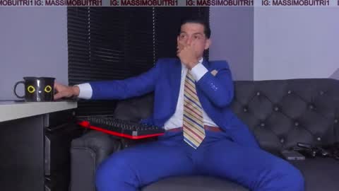 I am Massimo online show from 11/17/25, 11:05