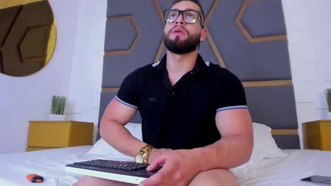 Massimo online show from 09/30/25, 03:44