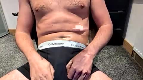 Snapshot of massive1oad chatting on 12/15/24, 12:17 massive1oad online show from 12/15/24, 12:17