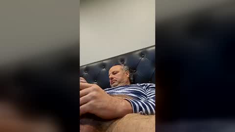 Snapshot of master398 chatting on 07/05/26, 02:35 Erix online show from 07/05/26, 02:35