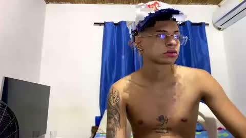 Snapshot of master_boy01 chatting on 11/16/25, 11:21 master_boy01 online show from 11/16/25, 11:21