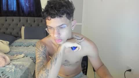 master_boy28 online show from 10/27/25, 01:37