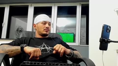 Snapshot of masterchris12 chatting on 12/09/24, 12:12 masterchris12 online show from 12/09/24, 12:12