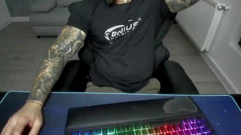 Snapshot of masterkingmuscle chatting on 01/15/25, 09:20 masterkingmuscle online show from 01/15/25, 09:20