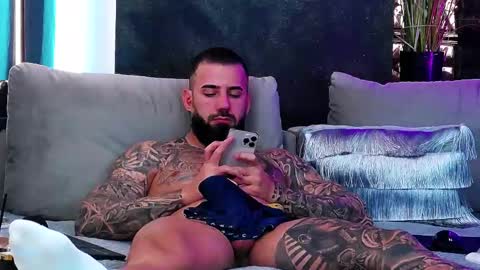 Snapshot of masterkingofmuscle chatting on 02/25/25, 10:15 masterkingofmuscle online show from 02/25/25, 10:15