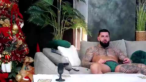 Snapshot of masterkingofmuscle chatting on 12/17/25, 09:54 masterkingofmuscle online show from 12/17/25, 09:54