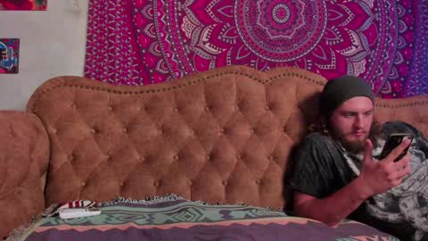   online show from 10/05/25, 05:06