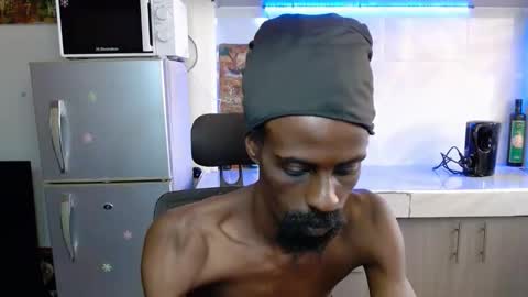 Snapshot of masterr_bate chatting on 11/30/25, 07:01 Marl online show from 11/30/25, 07:01