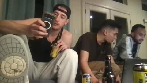 Snapshot of masterrobert134 chatting on 12/15/25, 06:06 masterrobert134 online show from 12/15/25, 06:06