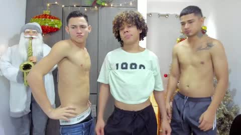 Snapshot of masters_sexx chatting on 12/24/24, 02:33 Team Cris Darwin- Fernando- Stiven- David online show from 12/24/24, 02:33