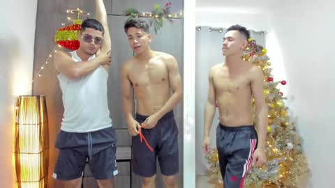 Snapshot of masters_sexx chatting on 12/29/24, 02:21 Team Cris Darwin- Fernando- Stiven- David online show from 12/29/24, 02:21