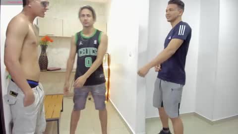 Snapshot of masters_sexx chatting on 02/15/25, 11:28 Team Cris Darwin- Fernando- Stiven- David online show from 02/15/25, 11:28