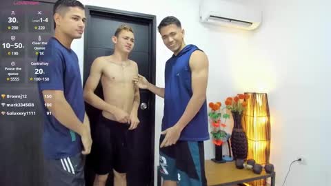 Snapshot of masters_sexx chatting on 03/07/25, 02:34 Team Cris Darwin- Fernando- Stiven- David online show from 03/07/25, 02:34