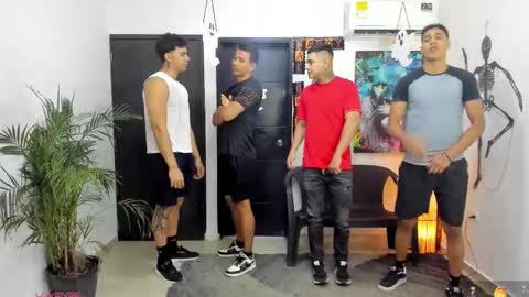 Snapshot of masters_sexx chatting on 10/20/25, 11:32 Team Cris Darwin- Fernando- Stiven- David online show from 10/20/25, 11:32