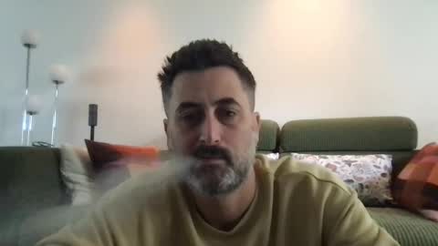 Snapshot of mat_johof chatting on 11/12/25, 10:04 mat_johof online show from 11/12/25, 10:04