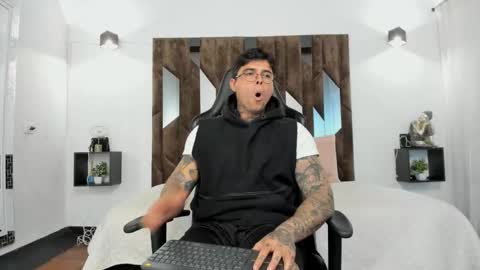 mateo_dilucajs1 online show from 10/17/25, 10:23