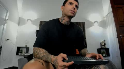 mateo_dilucajs1 online show from 11/29/25, 10:18