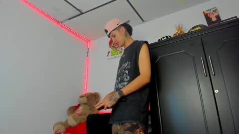 mateo_escobar online show from 10/19/25, 12:44