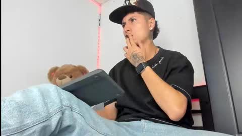 mateo_escobar online show from 11/07/25, 03:39