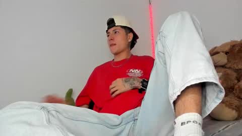 mateo_escobar online show from 11/12/25, 02:01