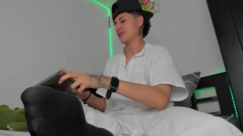 mateo_escobar online show from 11/22/25, 02:10