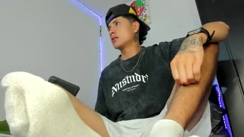 mateo_escobar online show from 11/24/25, 04:01